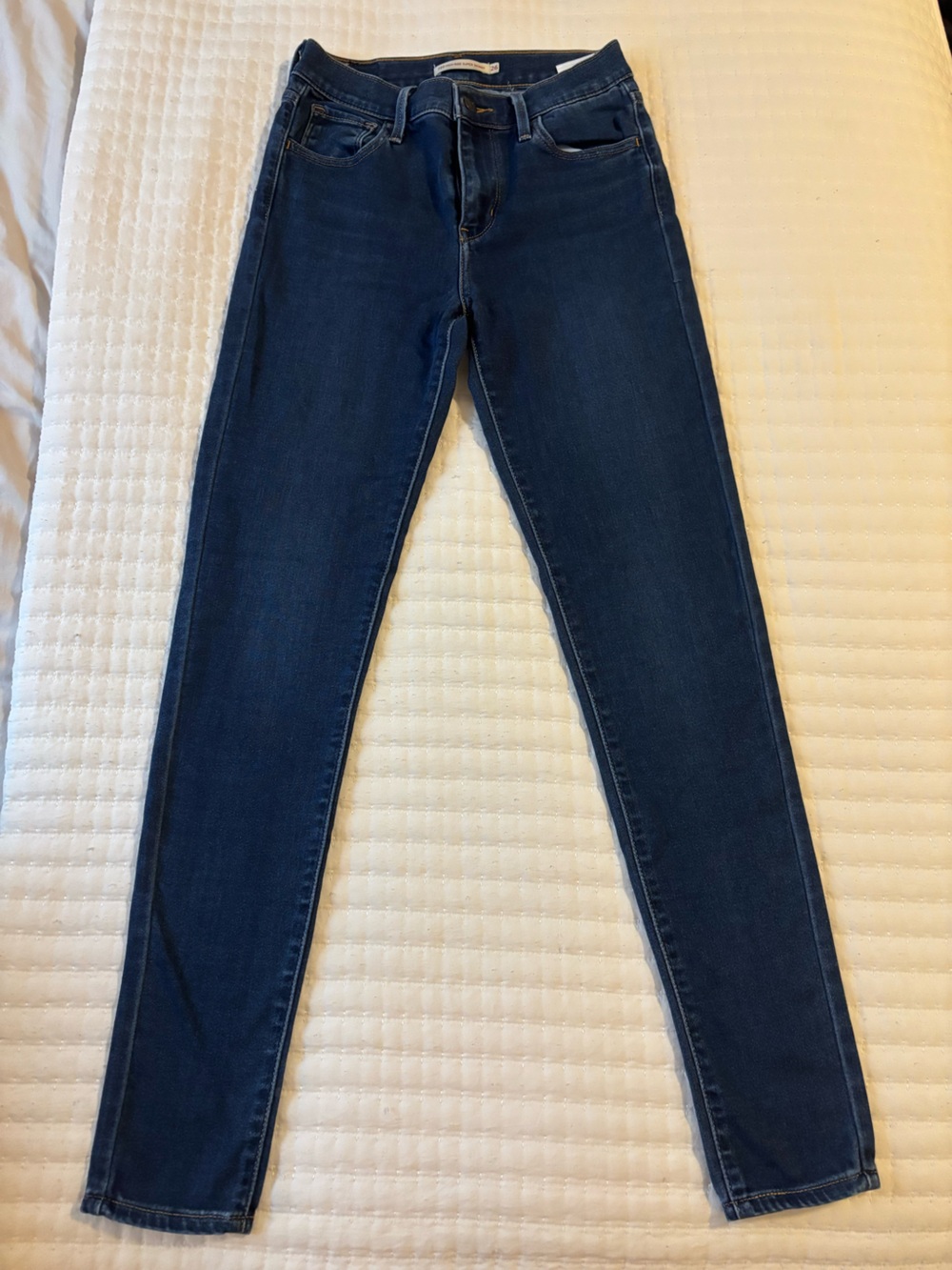 Levi's Women's Skinny Jeans in Dark Blue Denim